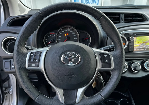 Toyota Yaris cena 34222 przebieg: 63000, rok produkcji 2011 z Sochaczew małe 277